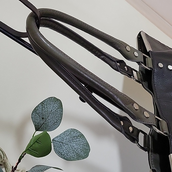 KENNETH COLE 🥰EXTRA LARGE 😍BLACK LEATHER TOTE BAG 🖤🐢 - Picture 9 of 16